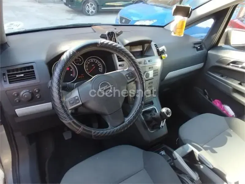 Usado Opel Zafira Enjoy 120 HP (88 kW) 2007 Cinzento Monovolume