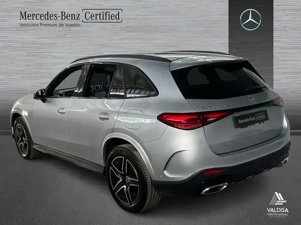Usado Mercedes GLC300 AMG line 333 CV (244 kW) 2024 Gris