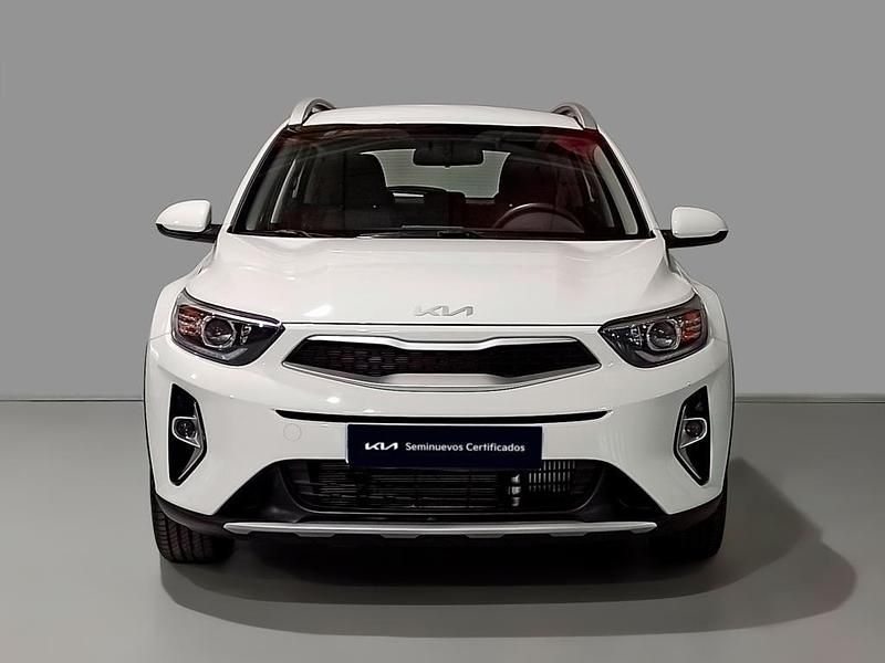 Usado Kia Stonic 100 CV (73 kW) 2025 Clear white (ud) SUV