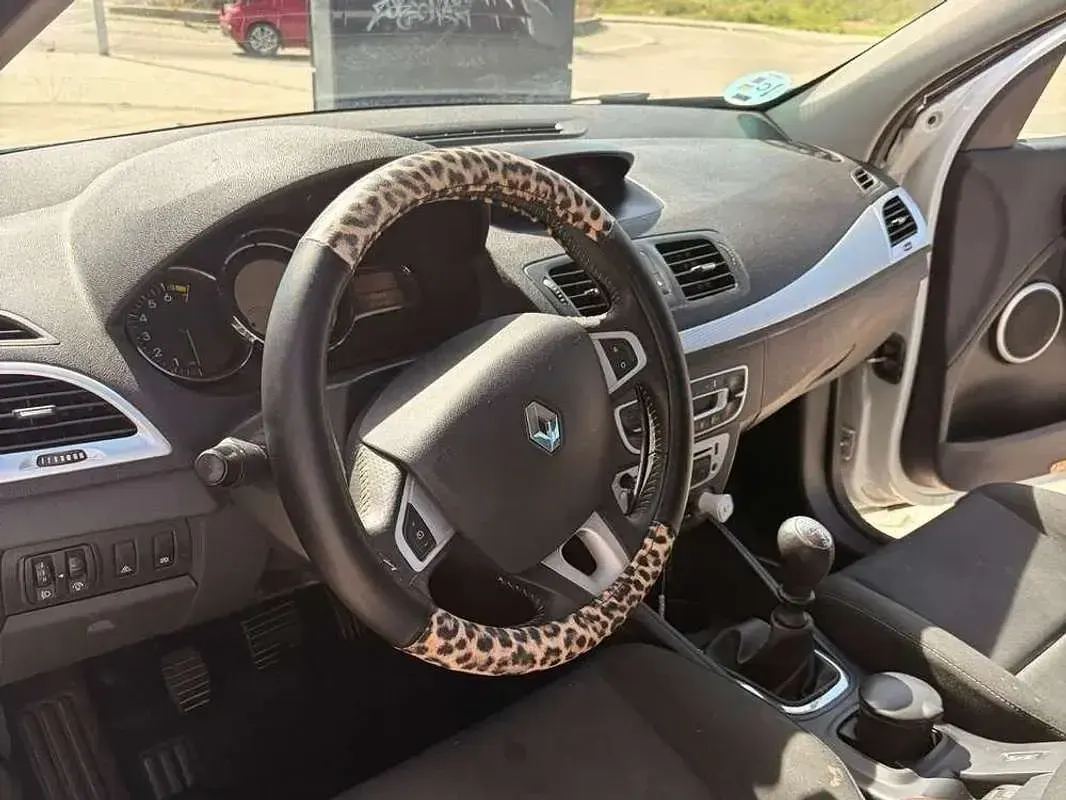 Usado Renault Mégane Dynamique 116 CV (85 kW) 2012 Blanco Utilitario