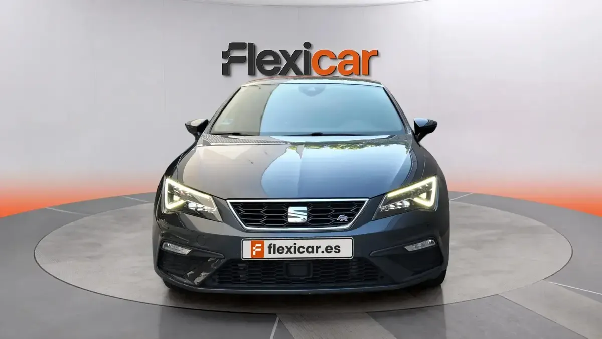 Usado Seat Leon FR 130 CV (95 kW) 2019 Gris Berlina