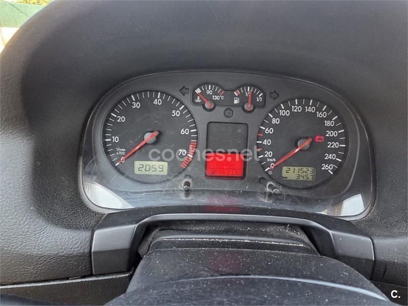 Usado VW Golf IV Highline 100 CV (73 kW) 2000 Gris / plata Berlina