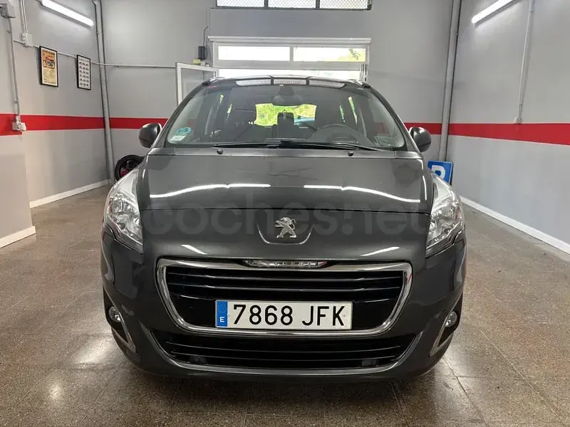 Usado Peugeot 5008 Allure 156 CV (114 kW) 2015 Gris / plata Monovolumen