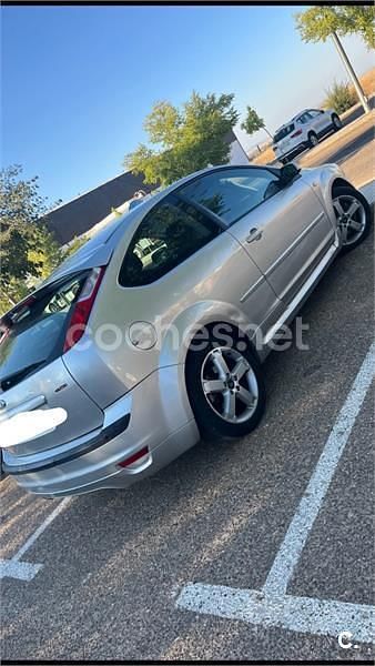 Usado Ford Focus Trend 115 CV (84 kW) 2007 Gris / plata Berlina