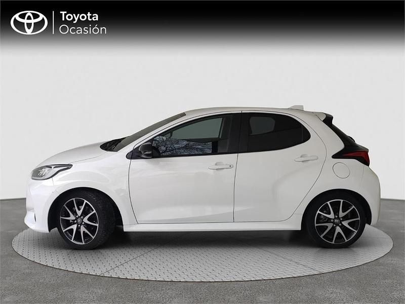 Usado Toyota Yaris Hybrid Style 116 CV (85 kW) 2022 Blanco Monovolumen