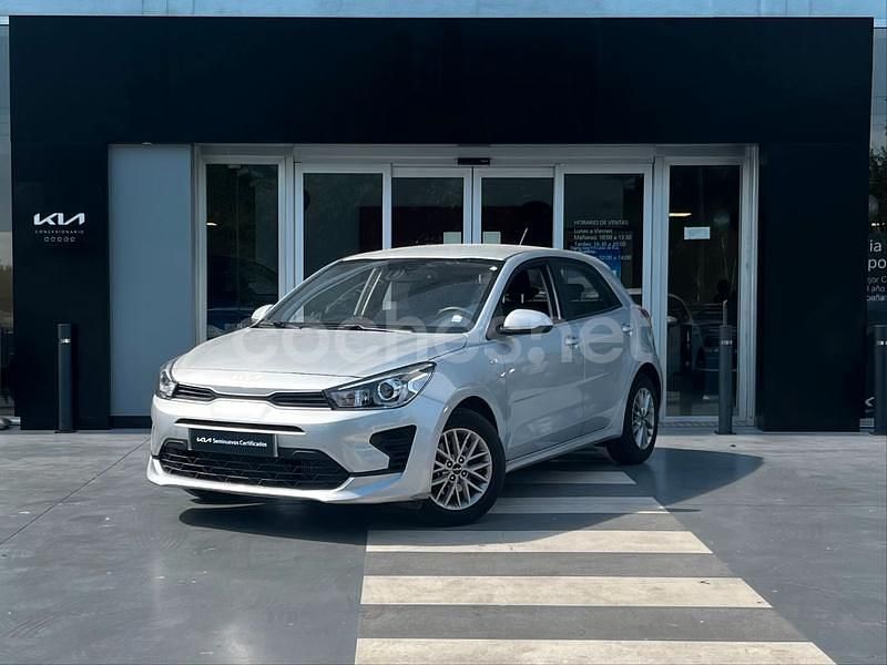 Gris / plata Usado 2023 Kia Rio Berlina | 15.900 € (Precio justo) - Imagen 1/4