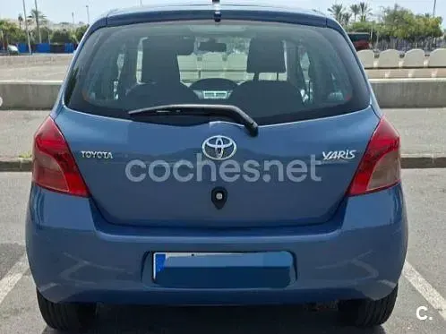 Usado Toyota Yaris 87 CV (63 kW) 2006 Azul Berlina