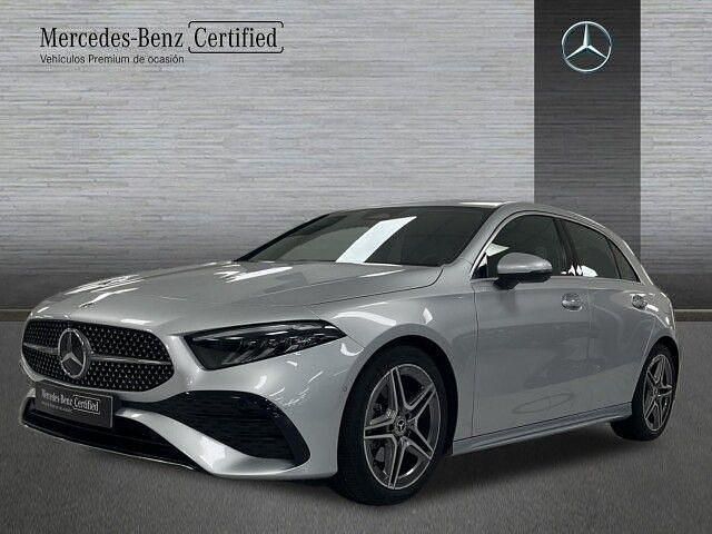 Usado Mercedes A180 AMG line 116 CV (85 kW) 2024 Plateado Berlina