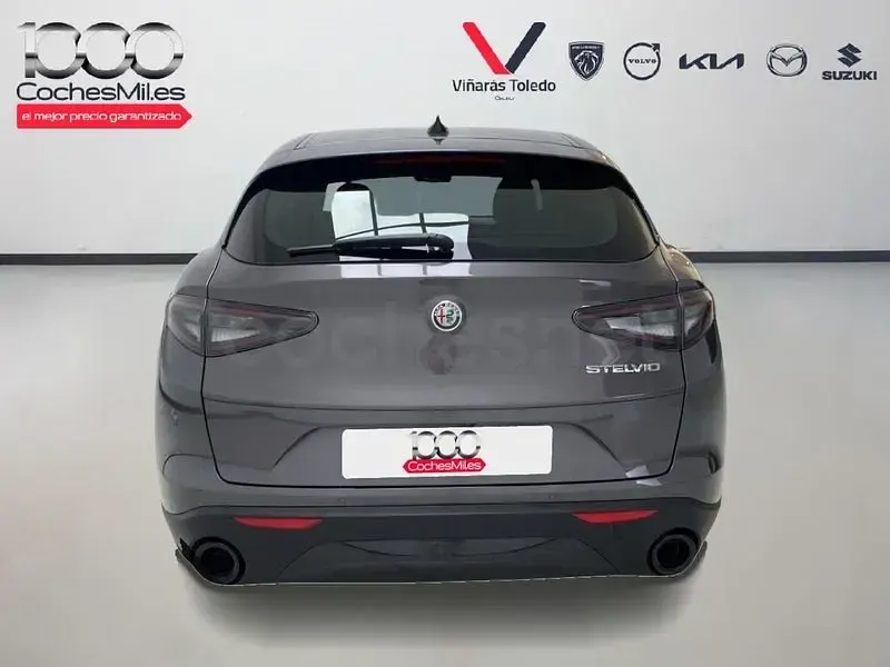 Usado Alfa Romeo Stelvio Sprint 160 CV (117 kW) 2024 Gris / plata SUV