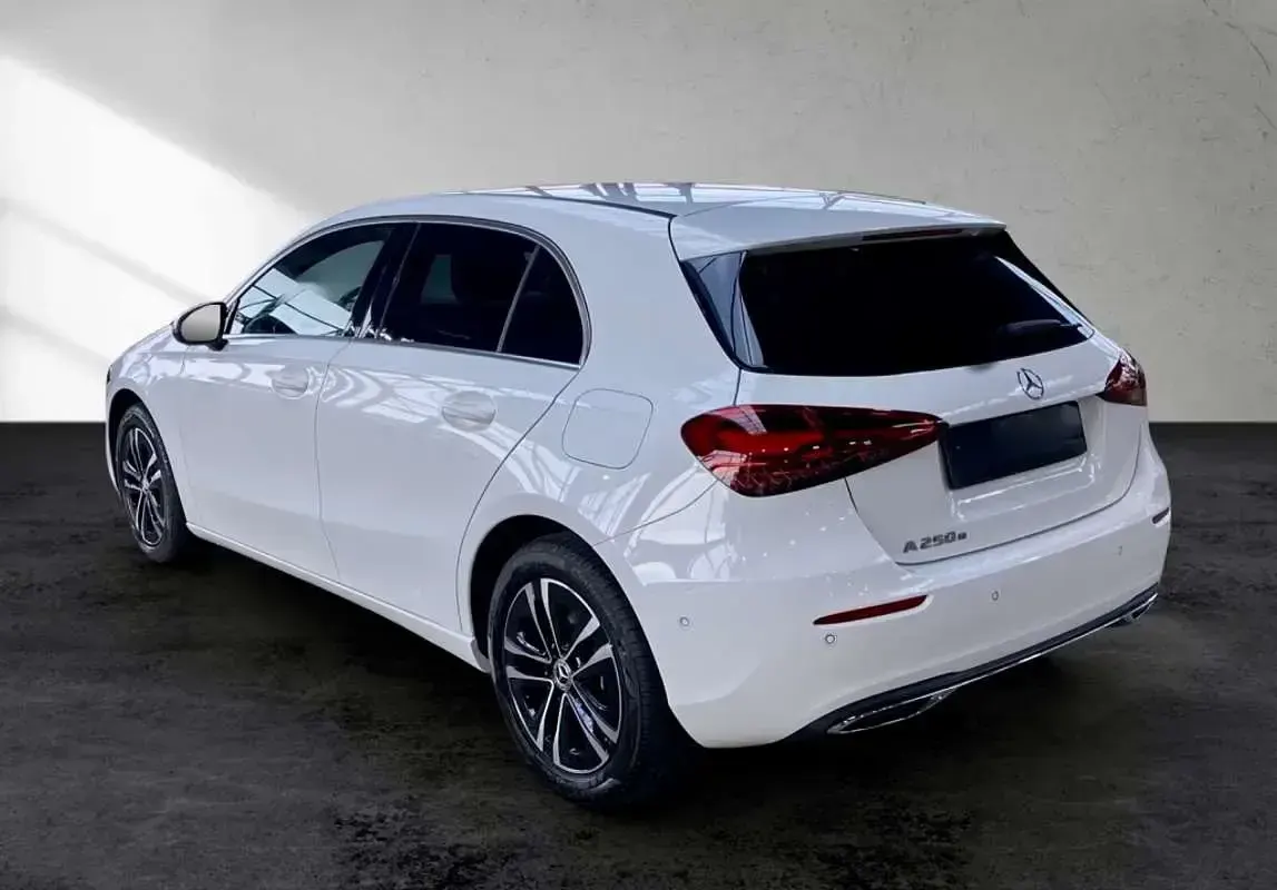 Usado Mercedes A250 Advanced 218 CV (160 kW) 2023 Blanco Utilitario