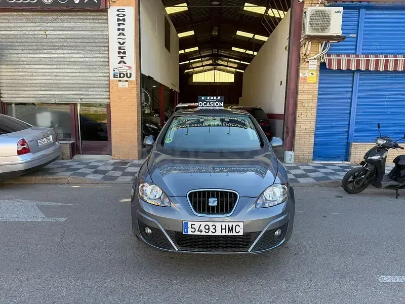 Usado Seat Altea Reference 105 CV (77 kW) 2012 Gris / plata Monovolumen