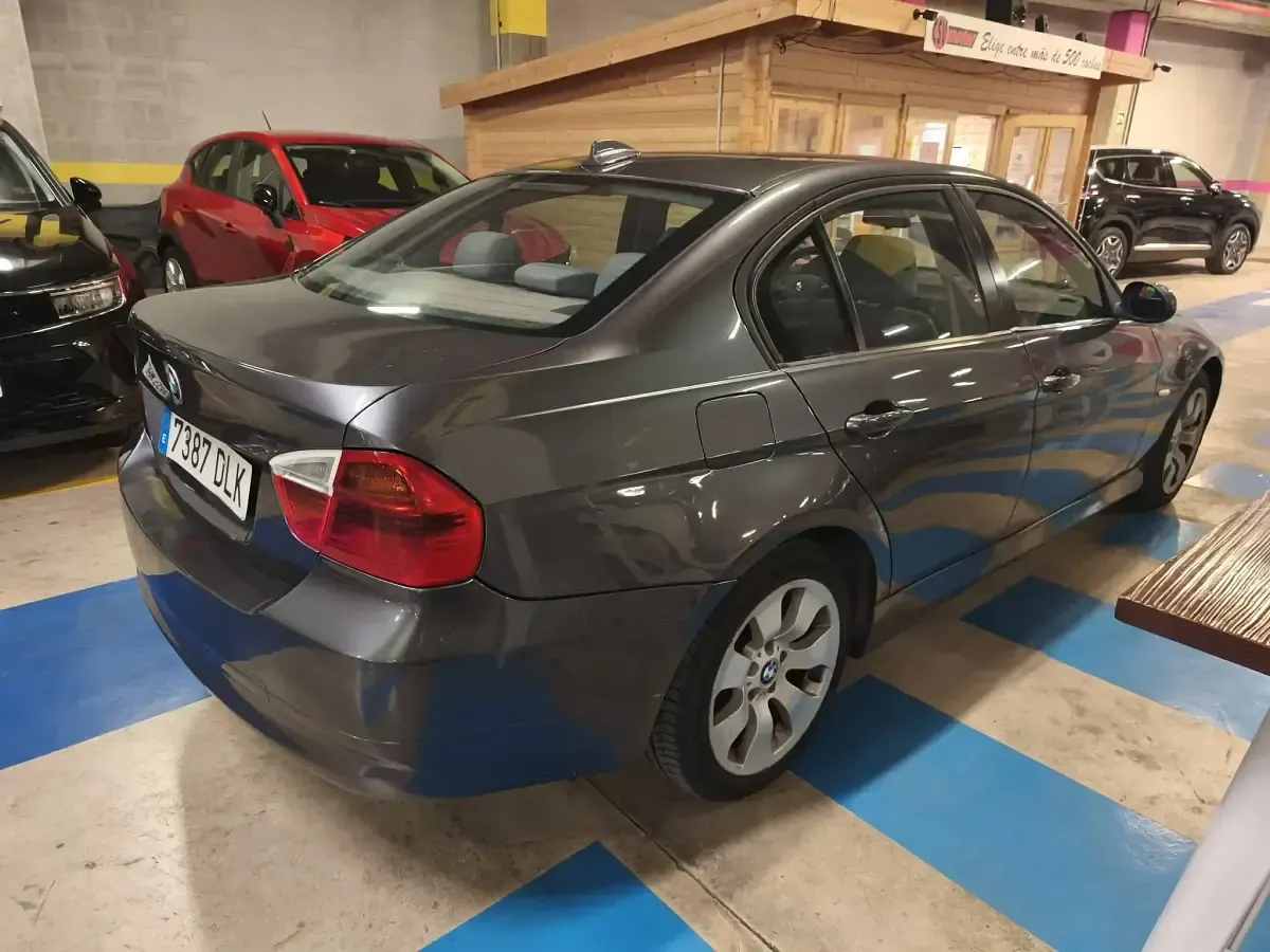 Usado BMW 320 150 CV (110 kW) 2005 Azul Utilitario