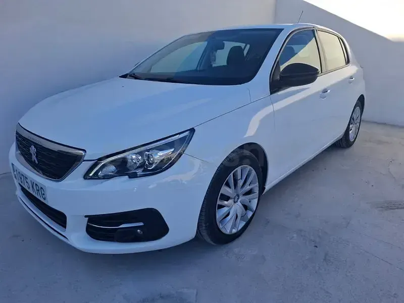 Usado Peugeot 308 Allure 130 CV (95 kW) 2018 Blanco Berlina
