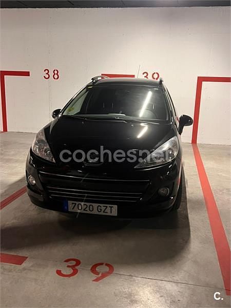 Usado Peugeot 207 Active 92 CV (67 kW) 2011 Negro Familiar