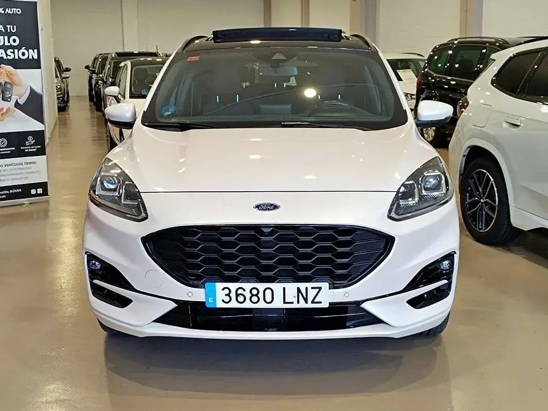Usado Ford Kuga ST-Line 226 CV (166 kW) 2021 Blanco SUV