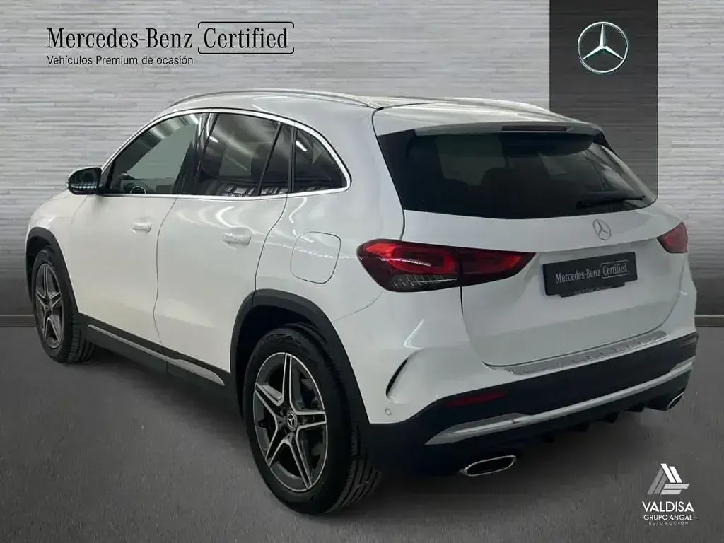Usado Mercedes GLA180 AMG line 136 CV (100 kW) 2023 Blanco polar SUV