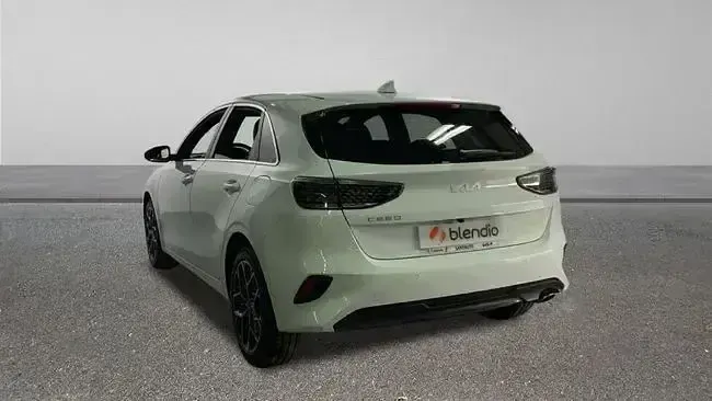 Usado Kia Ceed Style 100 CV (73 kW) 2024 Blanco Utilitario