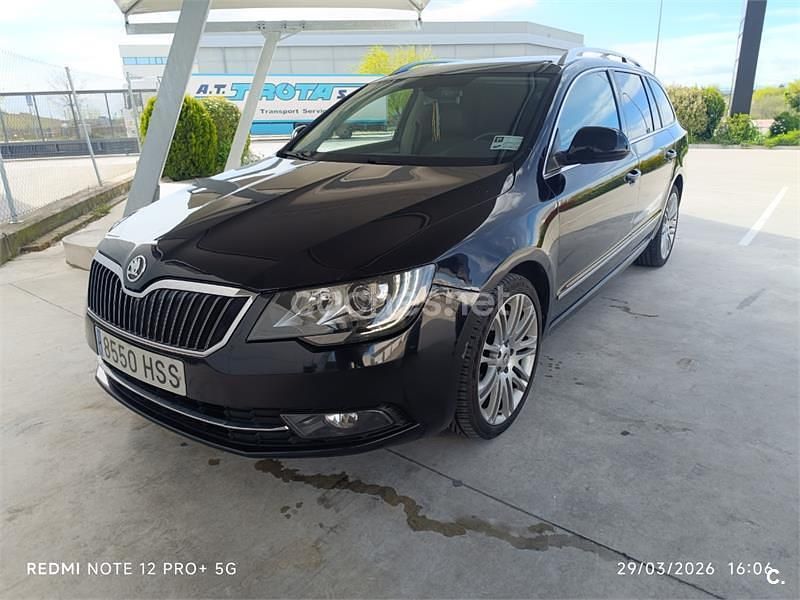 Usado Skoda Superb Elegance 140 CV (102 kW) 2013 Negro Familiar