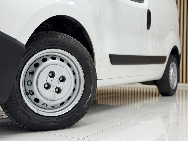 Usado Fiat Fiorino 75 CV (55 kW) 2014 Blanco Monovolumen