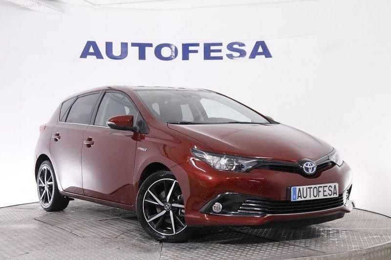Usado Toyota Auris Hybrid Edition 136 CV (100 kW) 2018 Granate Utilitario