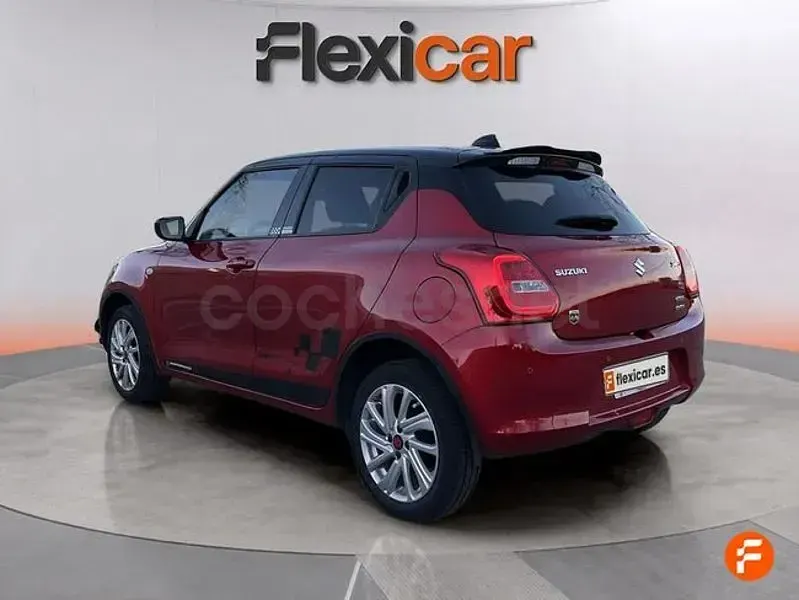 Usado Suzuki Swift 83 CV (61 kW) 2021 Rojo Utilitario