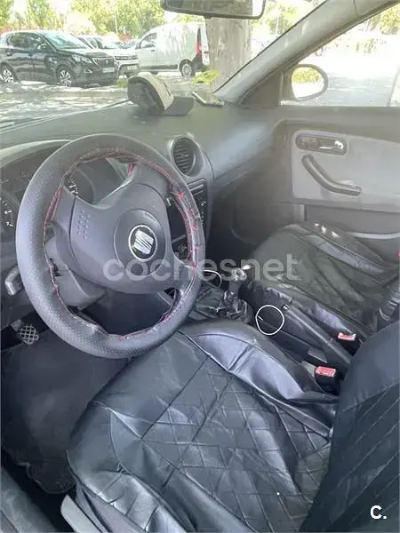 Usado Seat Ibiza Fresh 75 CV (55 kW) 2004 Gris / plata Utilitario