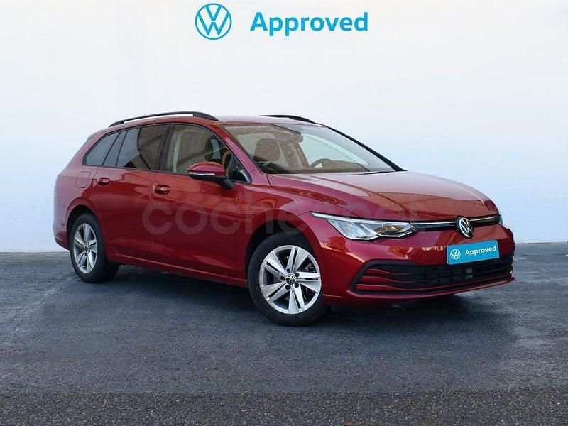 Usado VW Golf VIII Life 115 CV (84 kW) 2023 Rojo Familiar