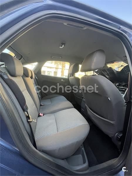 Usado Ford Focus Trend 109 CV (80 kW) 2006 Azul Berlina