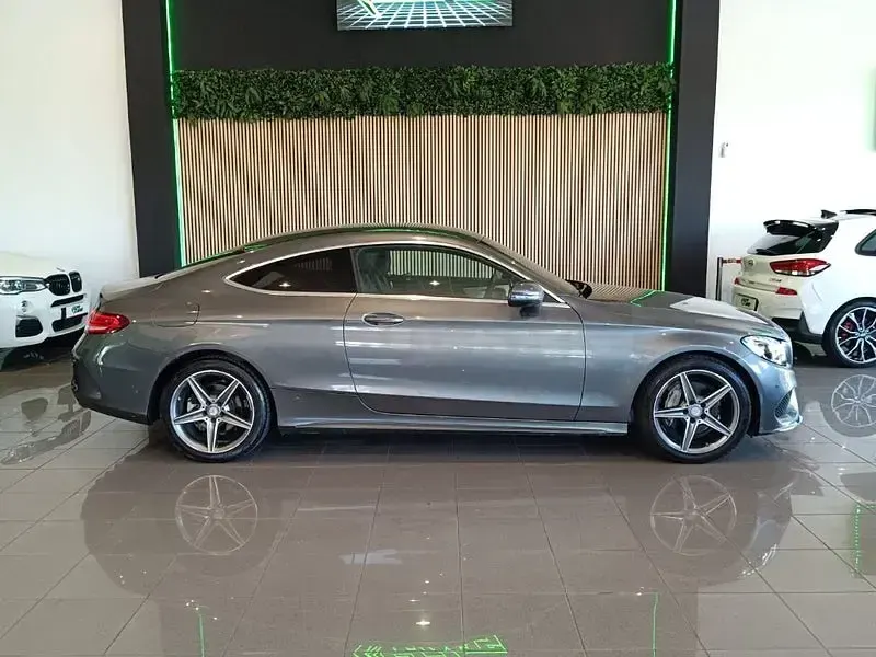 Usado Mercedes C180 156 CV (114 kW) 2016 Gris / plata Coupe
