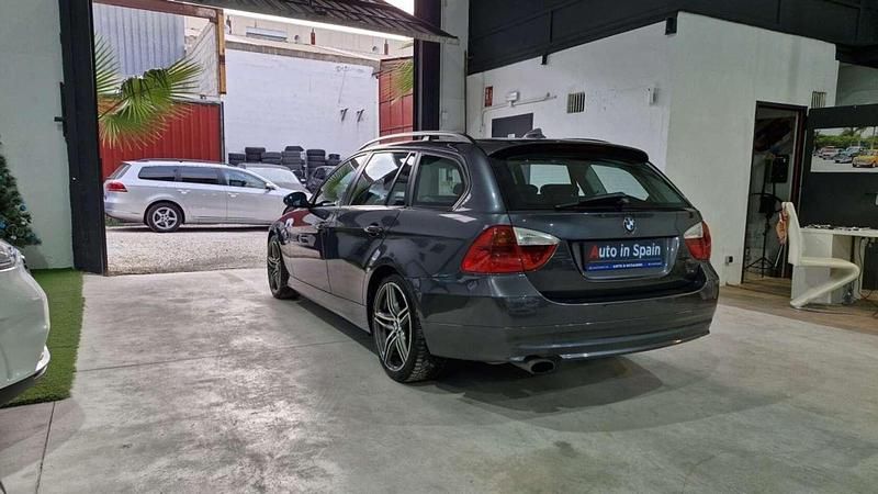 Usado BMW 318 143 CV (105 kW) 2008 Gris Berlina