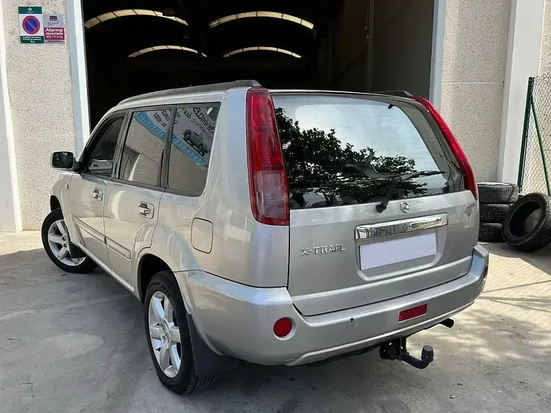 Usado Nissan X-Trail 165 CV (121 kW) 2005 Plateado SUV