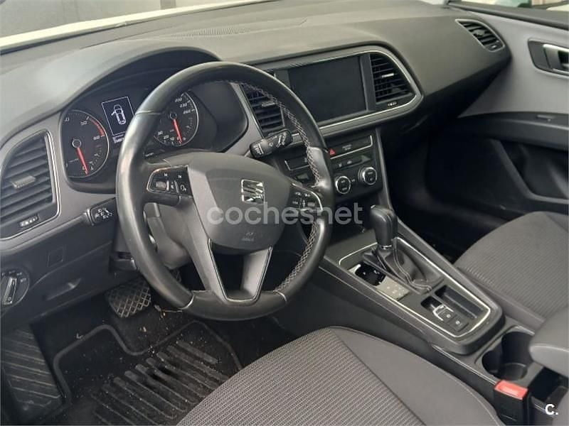 Usado Seat Leon Style 115 CV (84 kW) 2018 Blanco Familiar