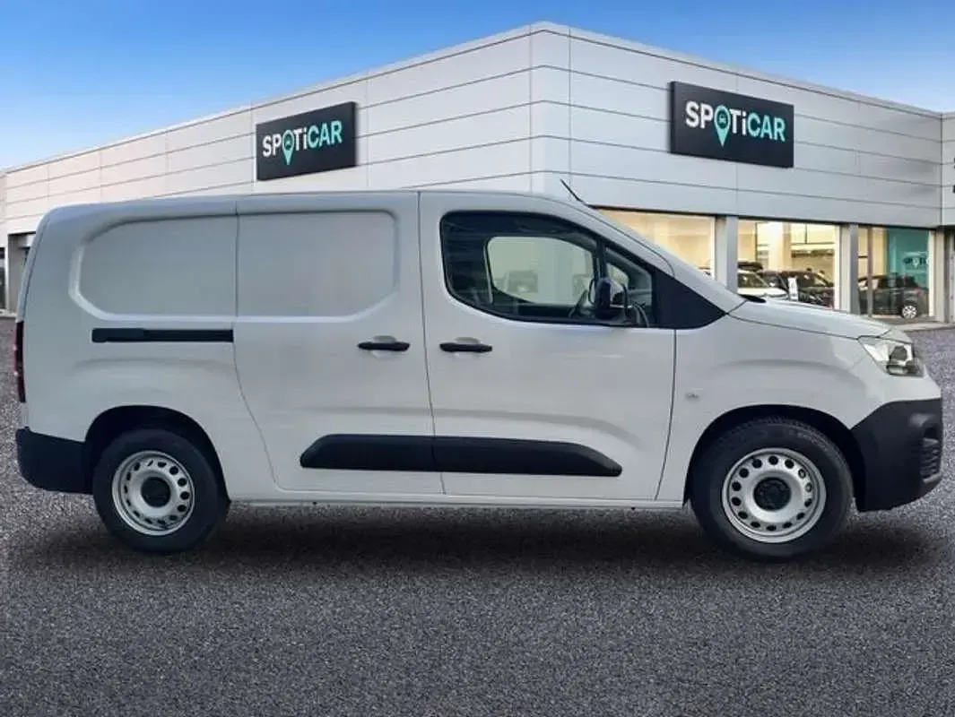 Usado Fiat Doblò 100 kW (137 CV) 2023 Blanco Monovolumen