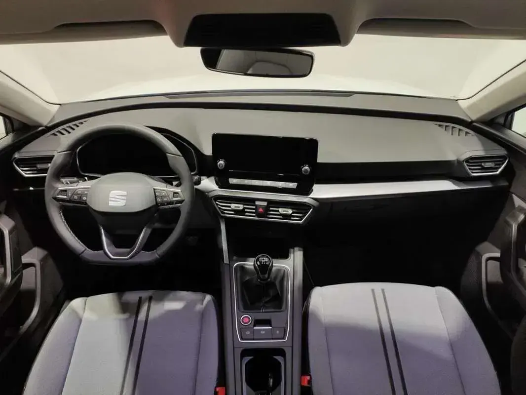 Usado Seat Leon Style 116 CV (85 kW) 2021 Blanco Berlina