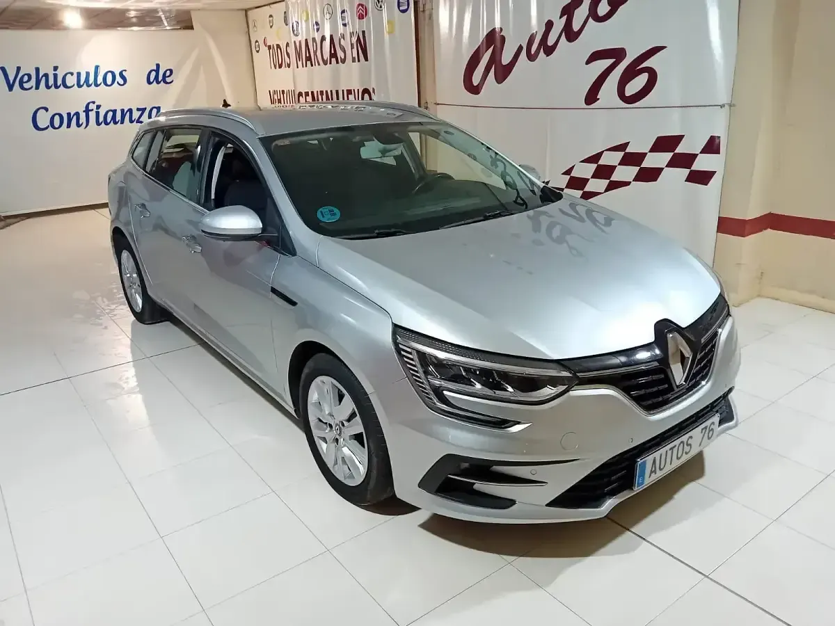 Usado Renault Mégane II Business 115 CV (84 kW) 2021 Gris Berlina