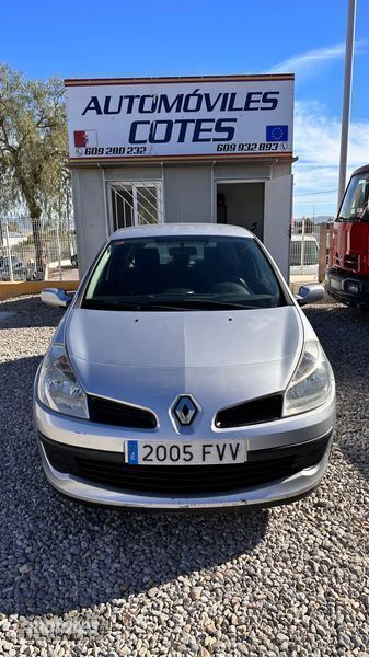 Usado Renault Clio II Authentique 65 CV (47 kW) 2007 Gris claro Berlina