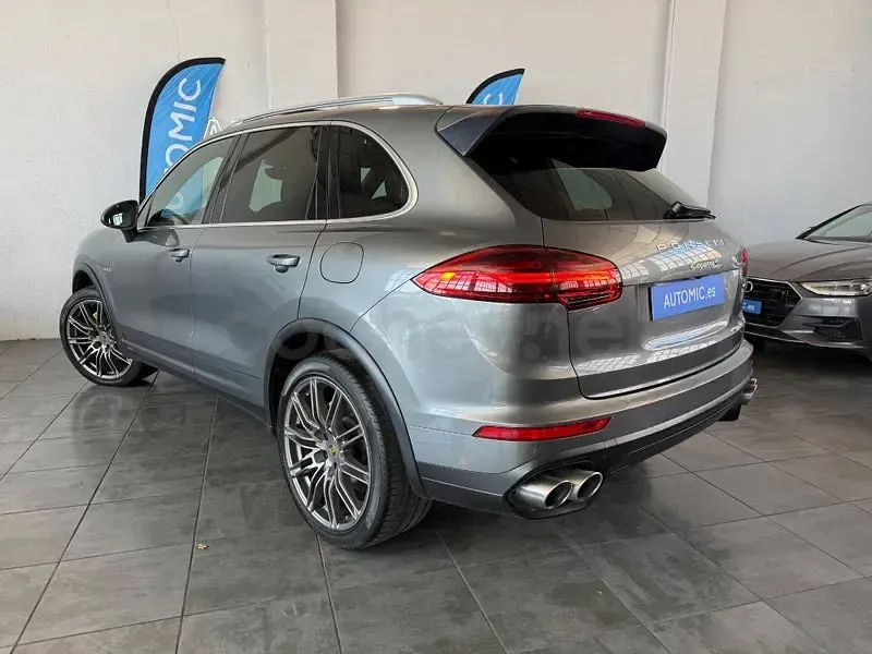 Usado Porsche Cayenne S E-Hybrid 416 CV (305 kW) 2015 Gris / plata SUV