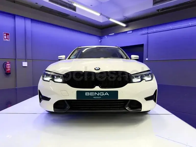 Usado BMW 318 Shadowline 150 CV (110 kW) 2021 Blanco Familiar