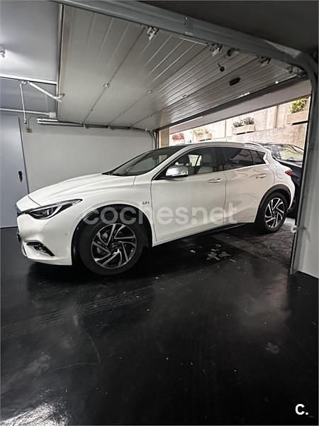 Usado Infiniti Q30 Premium 170 CV (125 kW) 2016 Blanco Berlina