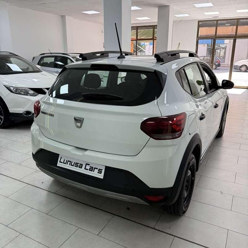 Usado Dacia Sandero Expression 91 CV (66 kW) 2022 Blanco Utilitario