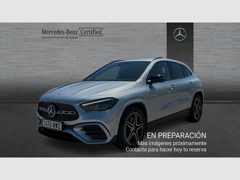 Gris / plateado Usado 2024 Mercedes GLA200 SUV | 42.990 € (Precio justo) - Imagen 1/4