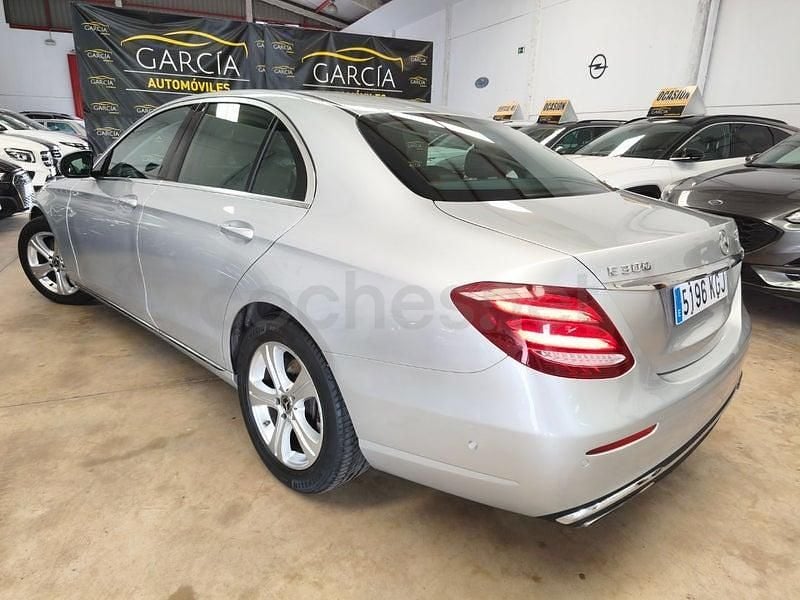 Usado Mercedes E300 245 CV (180 kW) 2018 Gris / plata Berlina
