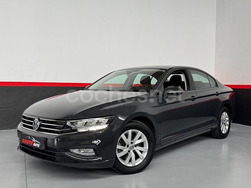 Gris / plata Usado 2020 VW Passat Business Berlina | 17.990 € (Un poco caro) - Imagen 1/4