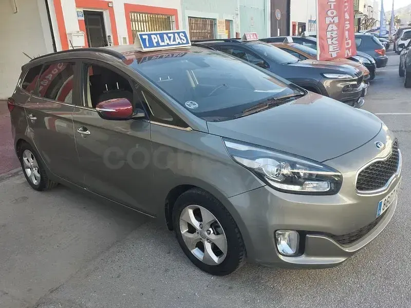 Usado Kia Carens 136 CV (100 kW) 2013 Beige Monovolumen
