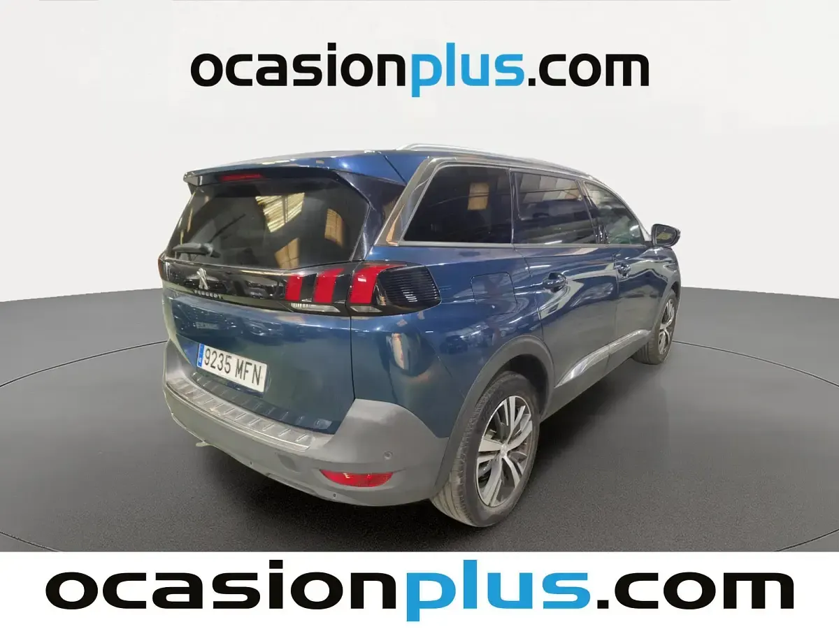 Usado Peugeot 5008 Allure 131 CV (96 kW) 2023 Azul SUV
