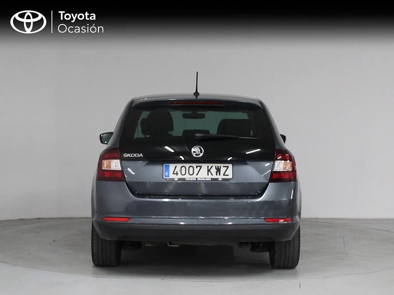 Usado Skoda Rapid 95 CV (69 kW) 2019 Gris / plata Utilitario