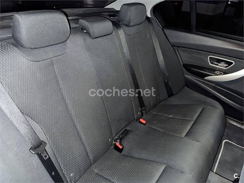 Usado Peugeot 5008 112 CV (82 kW) 2012 Negro Monovolumen