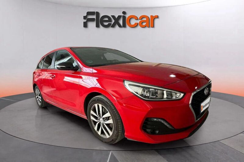 Rojo Usado 2019 Hyundai i30 GO! Familiar | 11.890 € (Precio justo) - Imagen 1/4