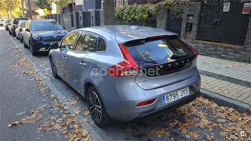 Usado Volvo V40 Inscription 122 CV (89 kW) 2017 Gris / plata Berlina
