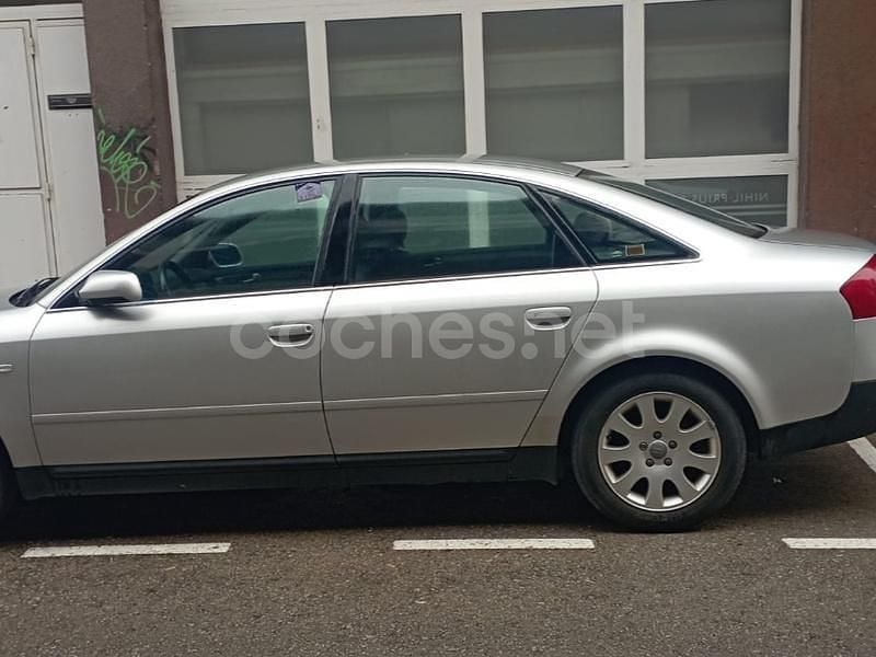 Usado Audi A6 150 CV (110 kW) 2000 Gris / plata Berlina